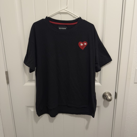 Reason Tops - Reason Women's Black‎ Fuzzy Red Heart Tshirt Size Large